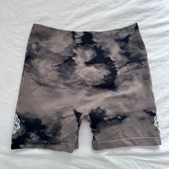 Darc Sport Everson Seamless “Training” shorts in Taupe Ghost Cloud - Picture 2 of 3